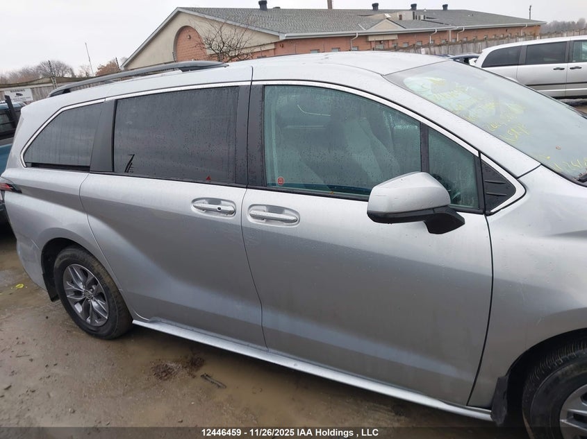 2024 Toyota Sienna Le/Xse/Limited/Platinum VIN: 5TDGSKFC3RS111304 Lot: 12446459