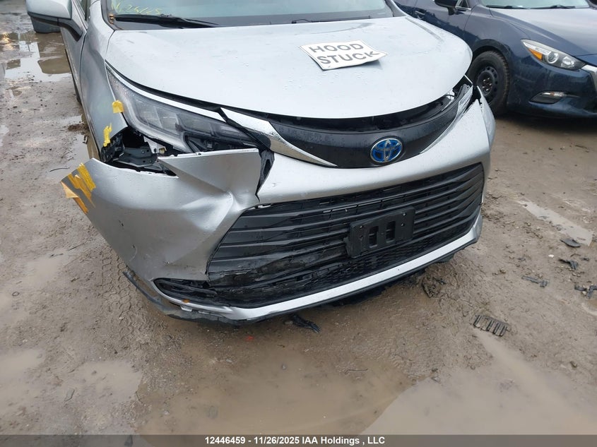 2024 Toyota Sienna Le/Xse/Limited/Platinum VIN: 5TDGSKFC3RS111304 Lot: 12446459