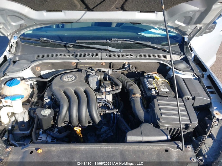 3VW1K7AJ2CM318229 2012 VOLKSWAGEN JETTA photo no. 10