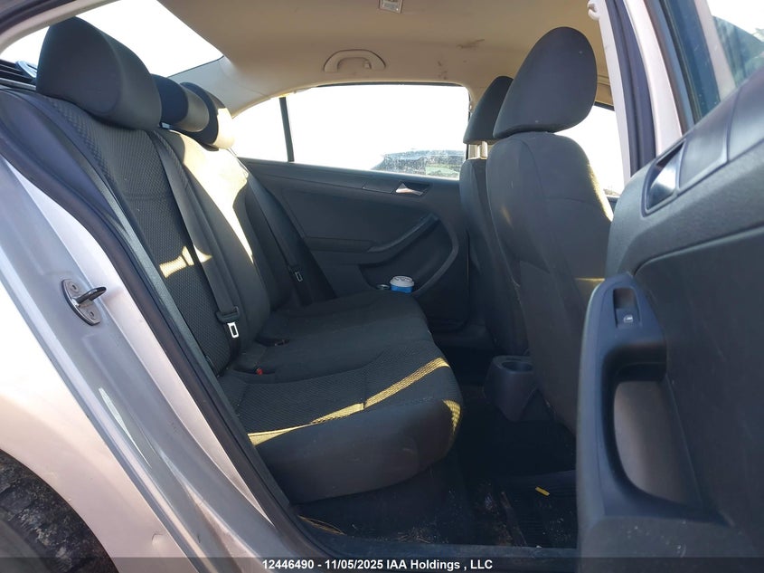 3VW1K7AJ2CM318229 2012 VOLKSWAGEN JETTA photo no. 8