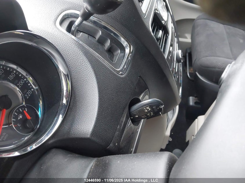 2011 Chrysler Town & Country Touring VIN: 2A4RR5DG7BR727107 Lot: 12446590