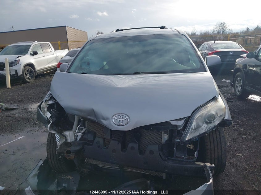 5TDKA3DC4BS004547 2011 TOYOTA SIENNA photo no. 13