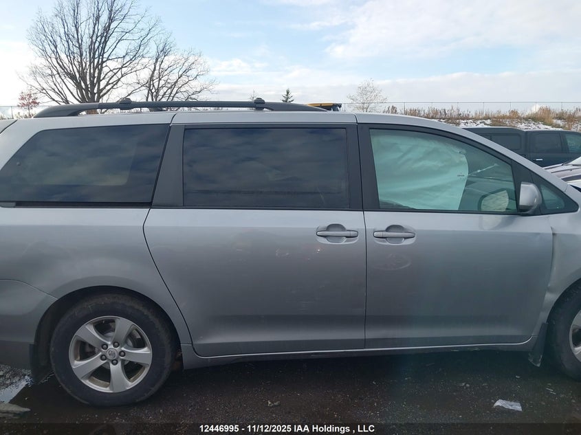 5TDKA3DC4BS004547 2011 TOYOTA SIENNA photo no. 14