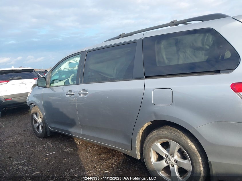 5TDKA3DC4BS004547 2011 TOYOTA SIENNA photo no. 15