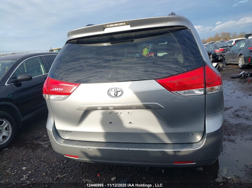 5TDKA3DC4BS004547 2011 TOYOTA SIENNA photo no. 17