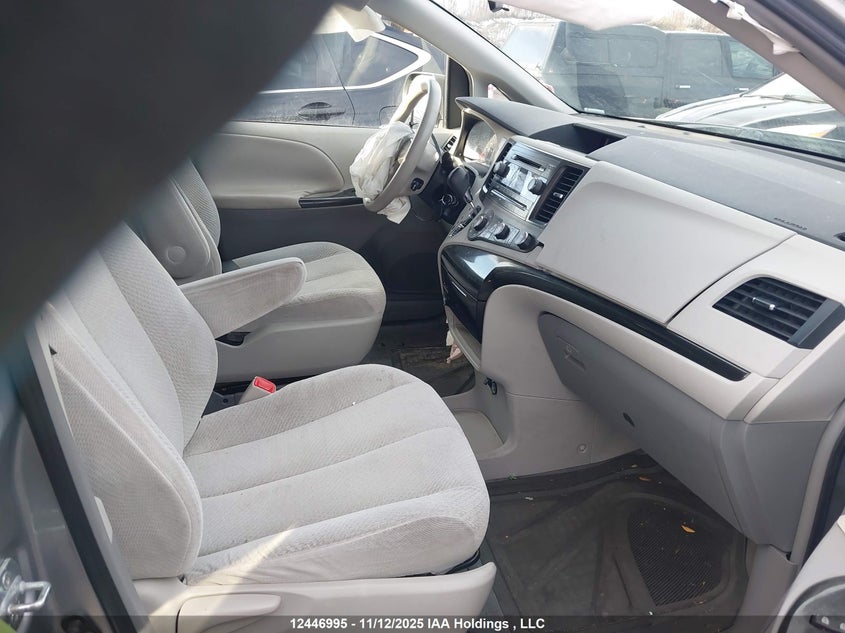5TDKA3DC4BS004547 2011 TOYOTA SIENNA photo no. 5