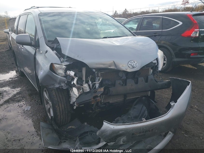 5TDKA3DC4BS004547 2011 TOYOTA SIENNA photo no. 6