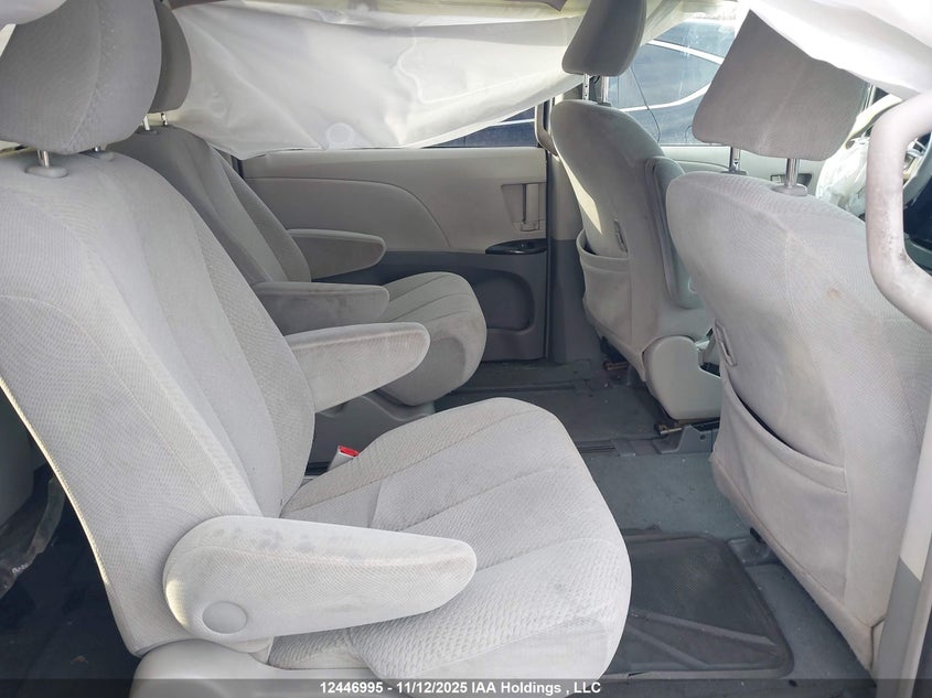 5TDKA3DC4BS004547 2011 TOYOTA SIENNA photo no. 8