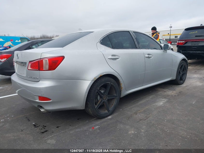 JTHCF5C2XB5048650 2011 LEXUS IS photo no. 4