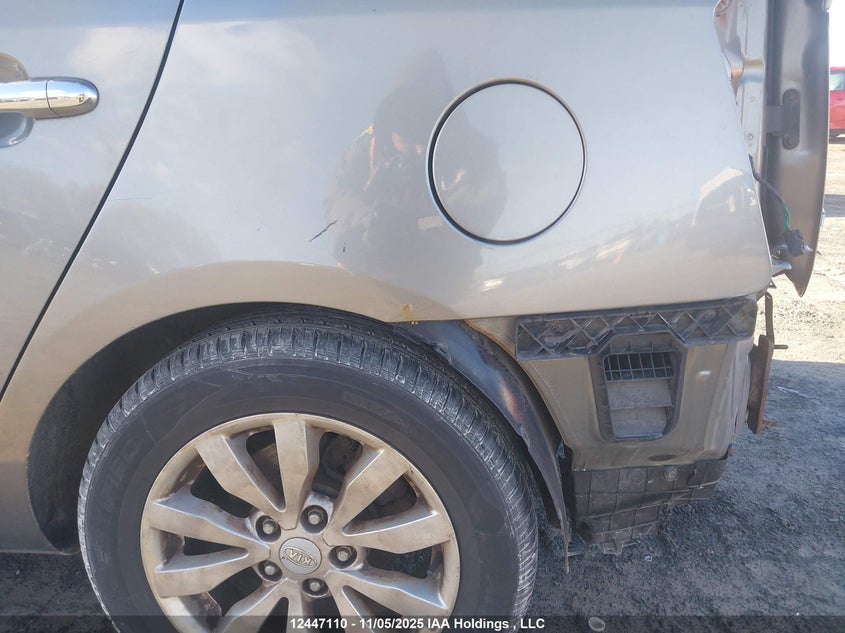 KNAHH8A66B7332187 2011 KIA RONDO photo no. 20