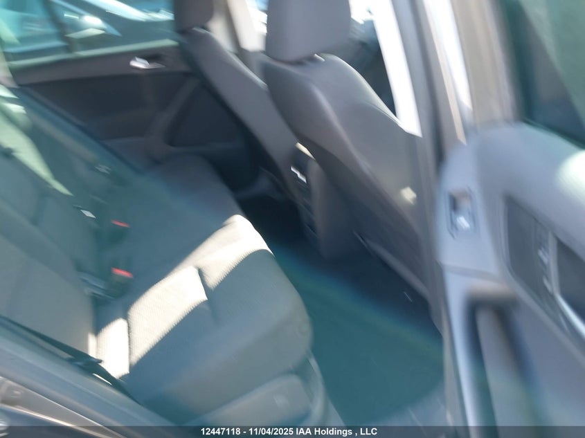 2016 Volkswagen Tiguan Comfortline/Highline/Special Edition VIN: WVGJV7AXXGW066259 Lot: 12447118