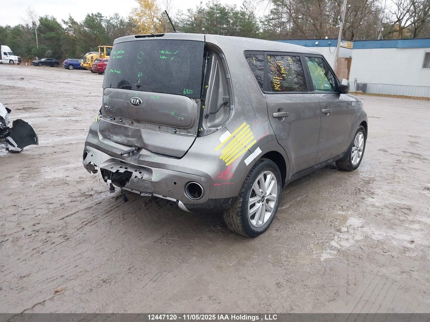 KNDJP3A58J7550759 2018 KIA SOUL photo no. 4
