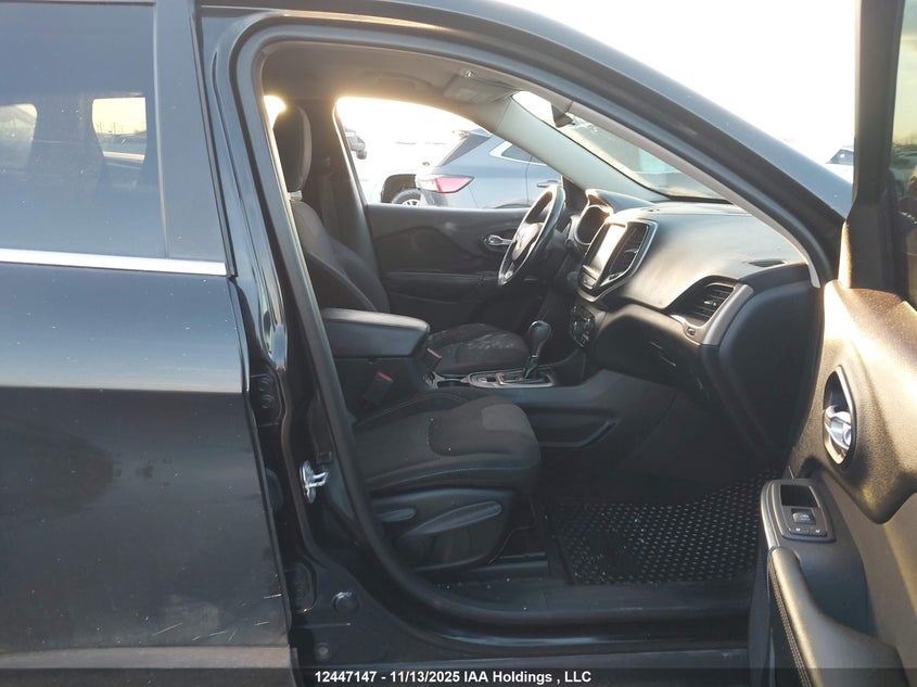1C4PJLCB8GW356634 2016 JEEP CHEROKEE photo no. 5