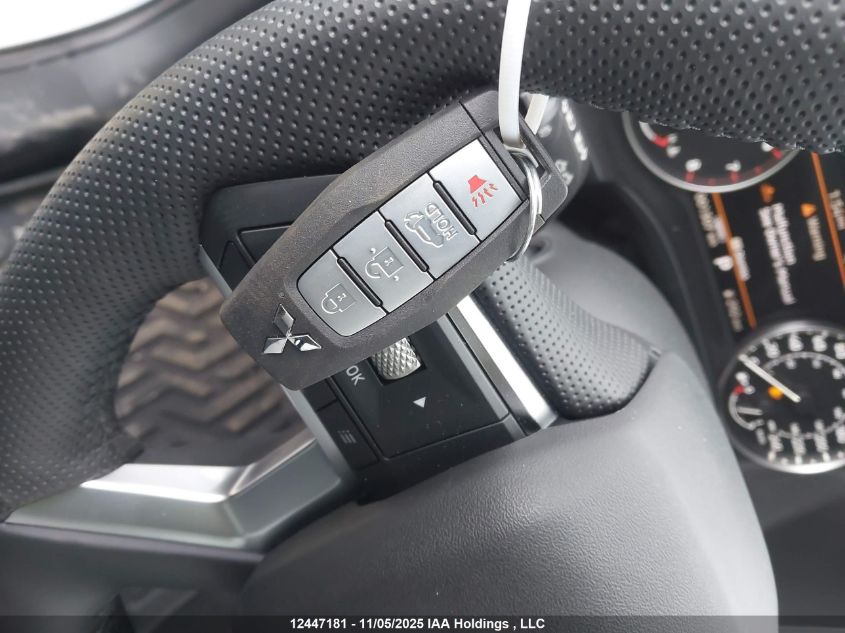 2025 Mitsubishi Outlander Le/Se/Sel VIN: JA4J4VA87SZ622999 Lot: 12447181