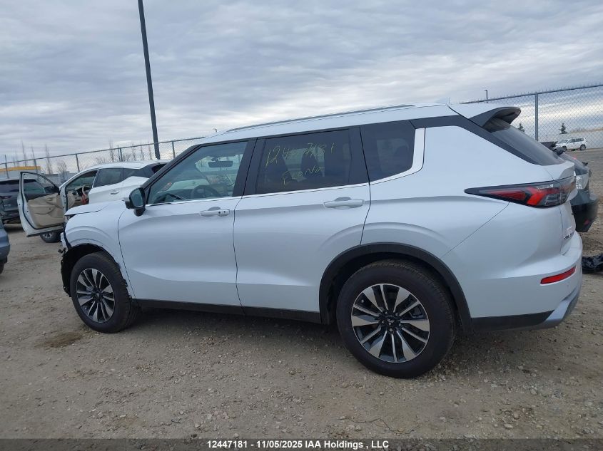 2025 Mitsubishi Outlander Le/Se/Sel VIN: JA4J4VA87SZ622999 Lot: 12447181