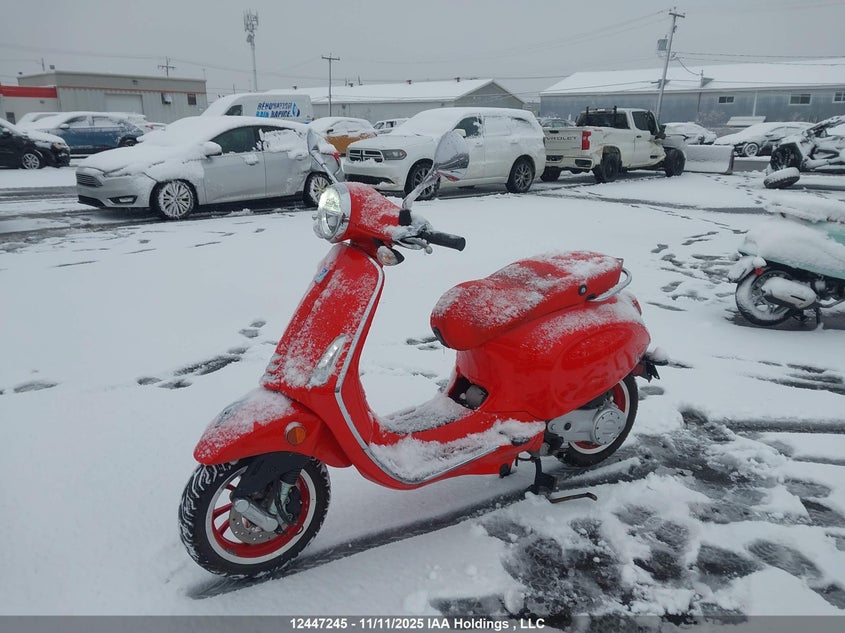 ZAPCA06B3N5105109 2022 VESPA  photo no. 2