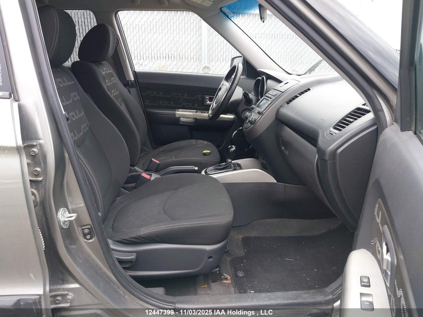 KNDJT2A66C7399941 2012 KIA SOUL photo no. 5