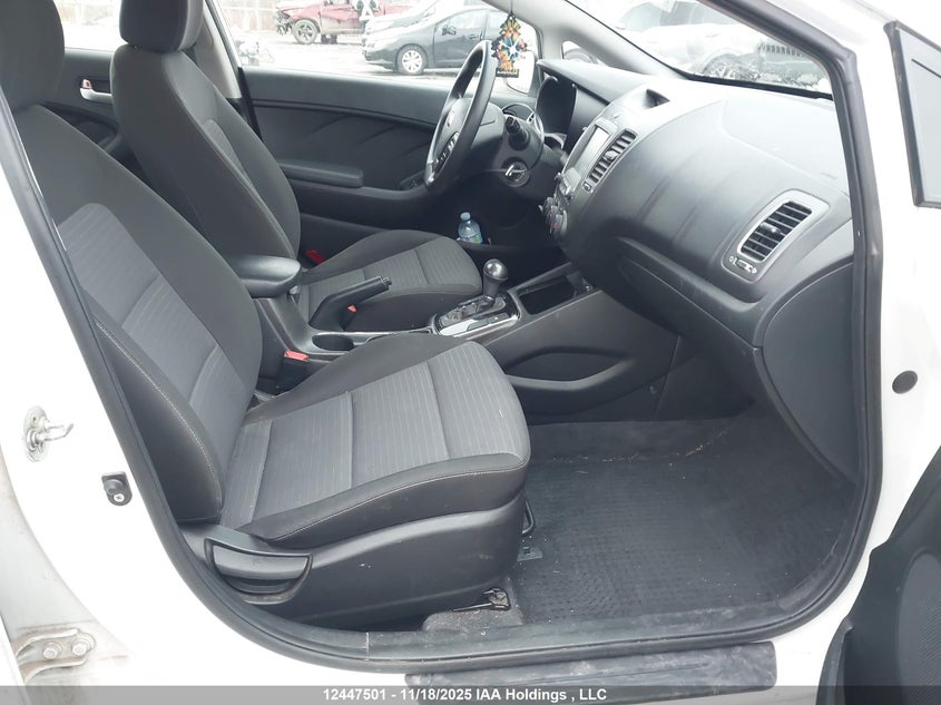 3KPFL4A76JE163751 2018 KIA FORTE photo no. 5