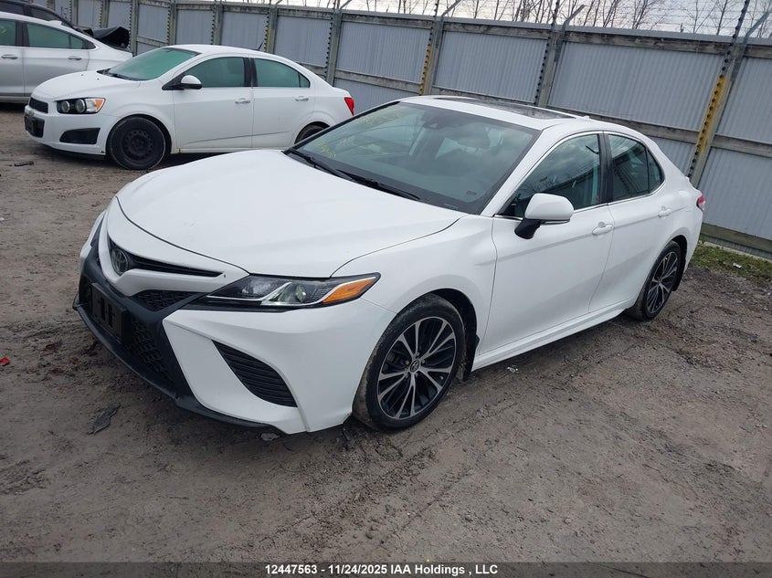 4T1J11AK2LU889870 2020 TOYOTA CAMRY photo no. 2