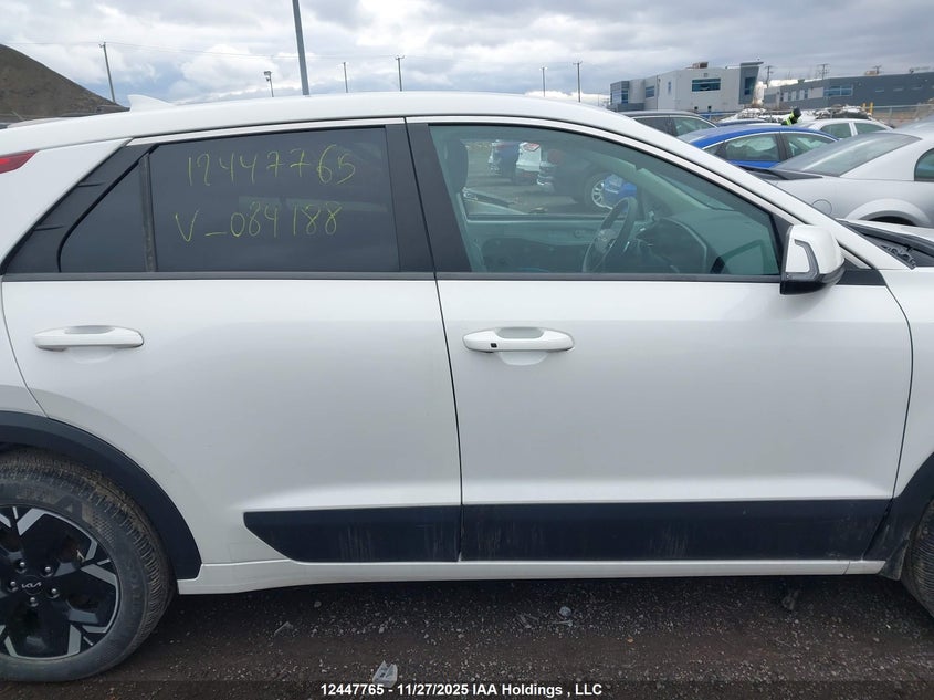 KNDCP3L12R5084188 2024 KIA NIRO photo no. 13