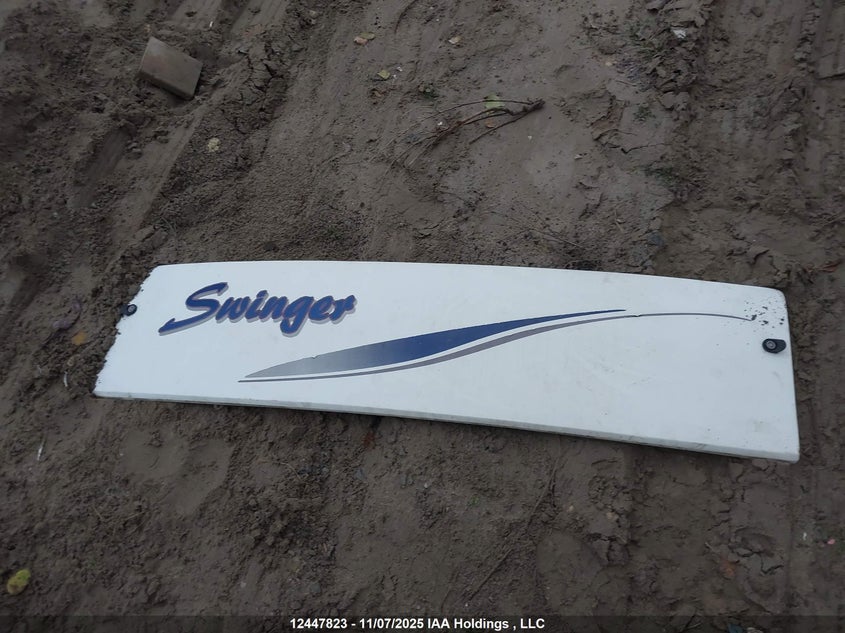 1999 Ford F550 Super Duty Stripped Chass VIN: 3FCMF53S7XJA05652 Lot: 12447823