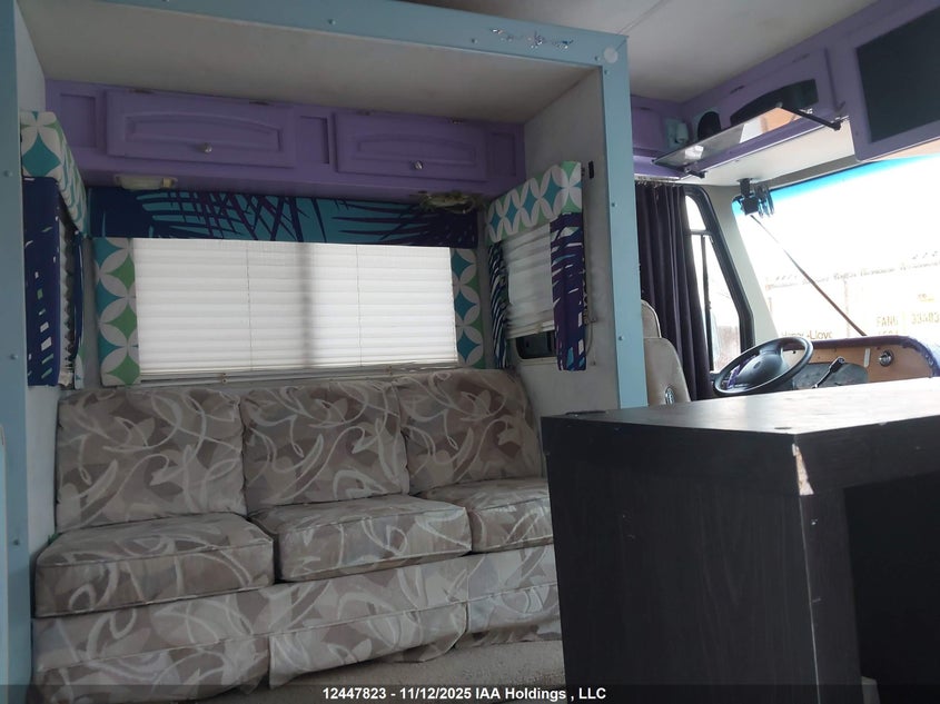 1999 Ford F550 Super Duty Stripped Chass VIN: 3FCMF53S7XJA05652 Lot: 12447823