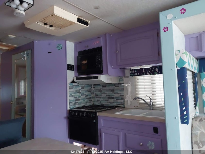 1999 Ford F550 Super Duty Stripped Chass VIN: 3FCMF53S7XJA05652 Lot: 12447823