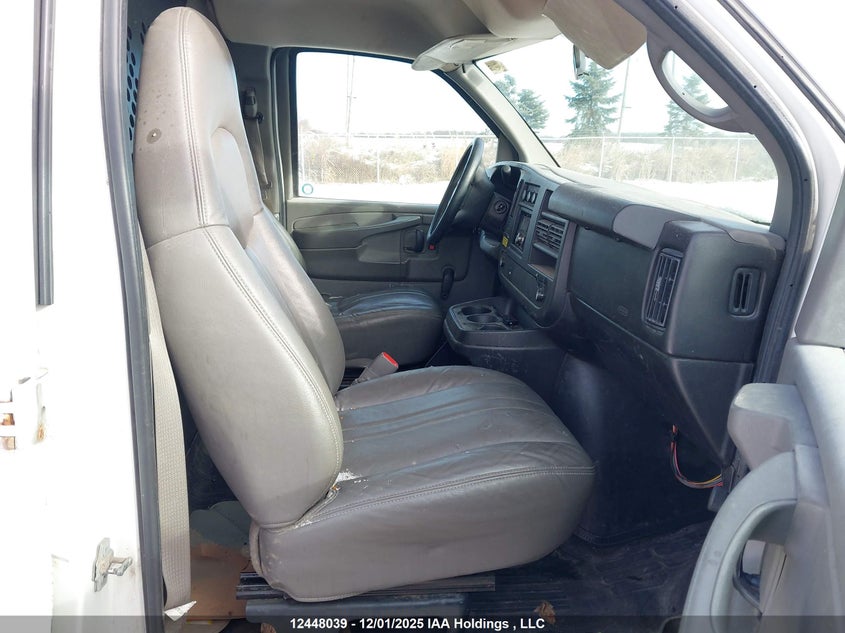 1GTGG25C191179049 2009 GMC  photo no. 8