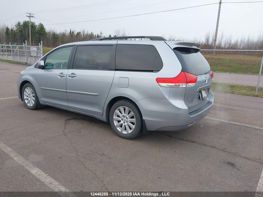 5TDYK3DC9ES509270 2014 TOYOTA SIENNA photo no. 3