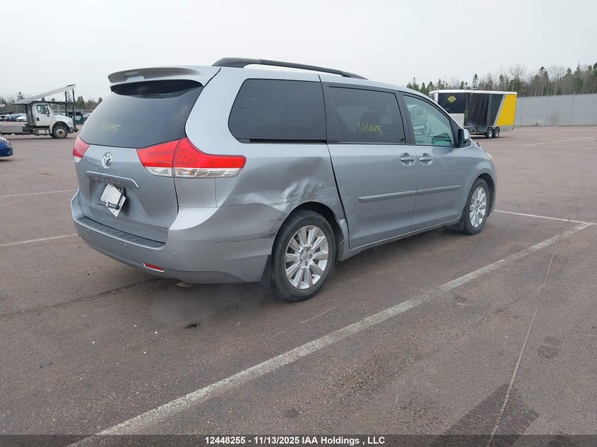 5TDYK3DC9ES509270 2014 TOYOTA SIENNA photo no. 4