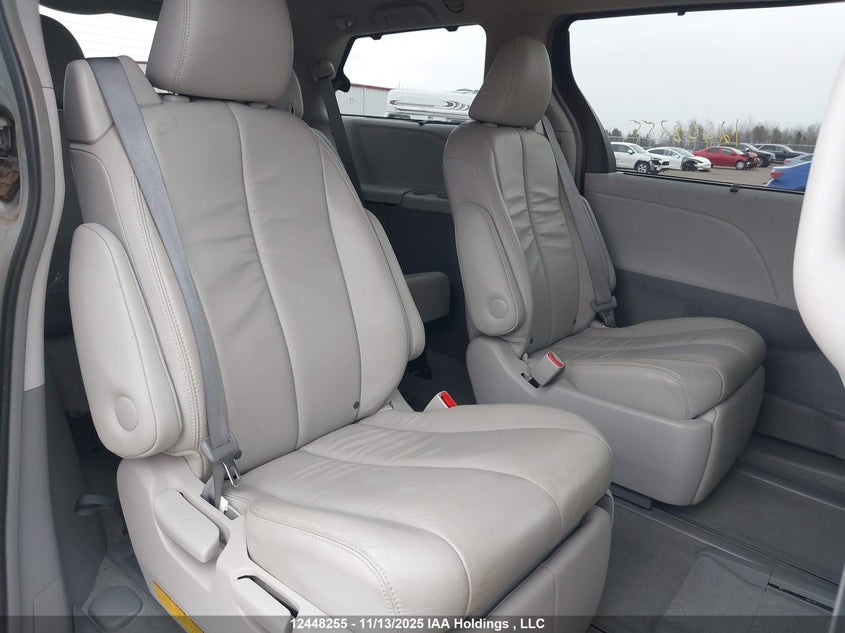 5TDYK3DC9ES509270 2014 TOYOTA SIENNA photo no. 8
