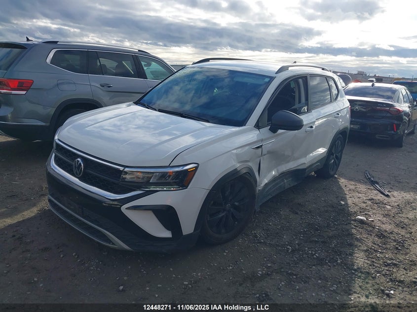 3VVAX7B28NM059018 2022 VOLKSWAGEN TAOS photo no. 2