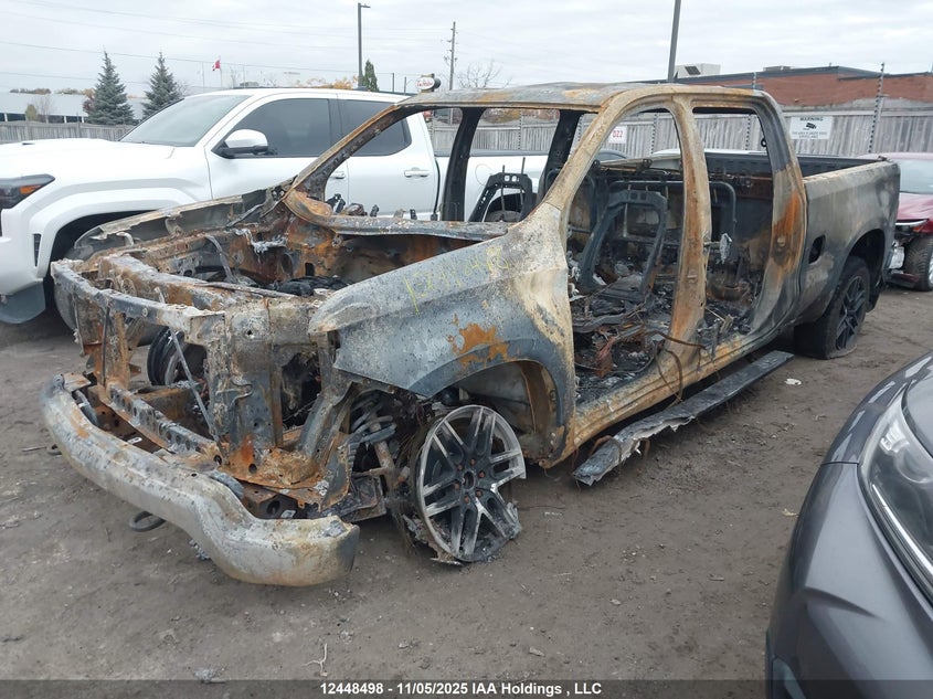 1GCUDEED0NZ604102 2022 CHEVROLET SILVERADO photo no. 2