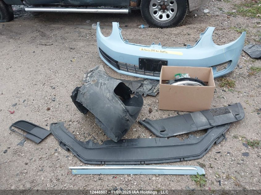 2012 Volkswagen Beetle 2.5L Comfortline/2.5L Highline/Premiere/Premiere+ VIN: 3VWJX7AT0CM626244 Lot: 12448507