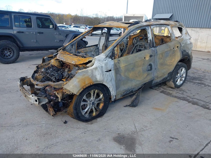 1FMCU9G99HUE59148 2017 FORD ESCAPE photo no. 2