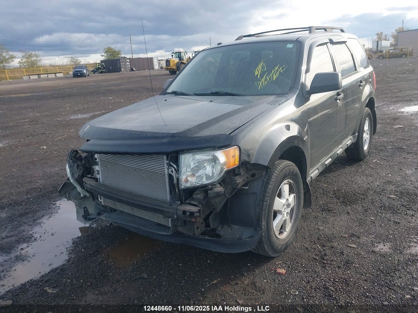 1FMCU0DG3AKC38936 2010 FORD ESCAPE photo no. 2