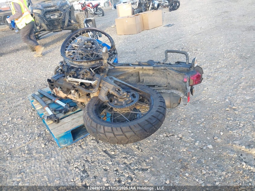 SMTE07BF7FT701322 2015   photo no. 6