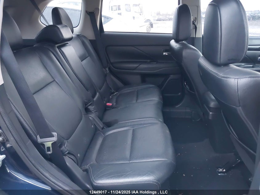 2016 Mitsubishi Outlander Es VIN: JA4AZ2A31GZ611878 Lot: 12449017