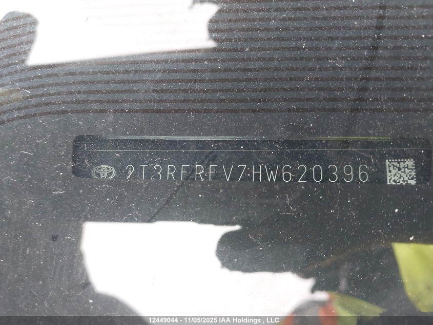 2017 Toyota Rav4 Xle VIN: 2T3RFREV7HW620396 Lot: 12449044