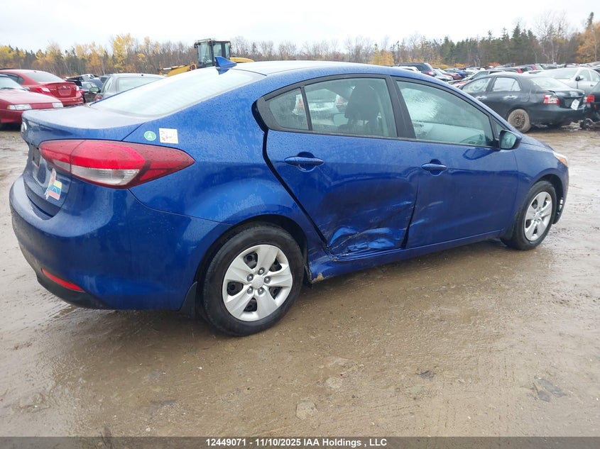 3KPFK4A70HE094827 2017 KIA FORTE photo no. 4