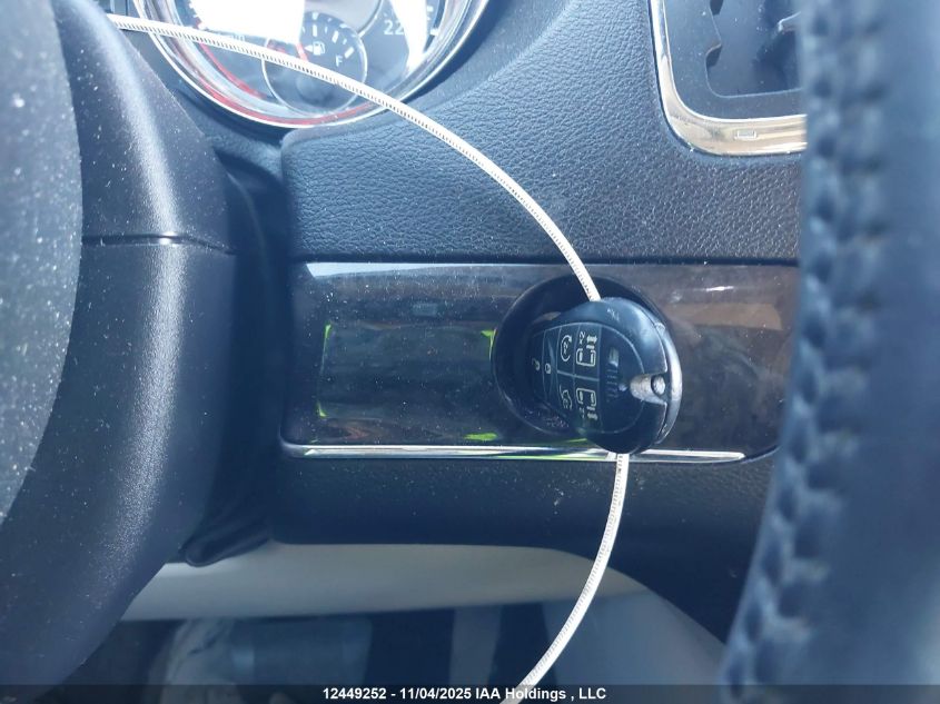 2011 Chrysler Town & Country Touring VIN: 2A4RR5DGXBR723083 Lot: 12449252