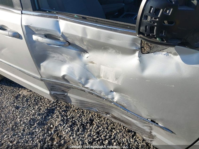 2011 Chrysler Town & Country Touring VIN: 2A4RR5DGXBR723083 Lot: 12449252