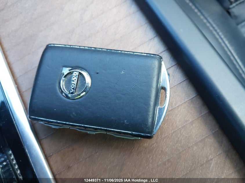 YV4A22PL2K1470860 2019 VOLVO XC90 photo no. 11