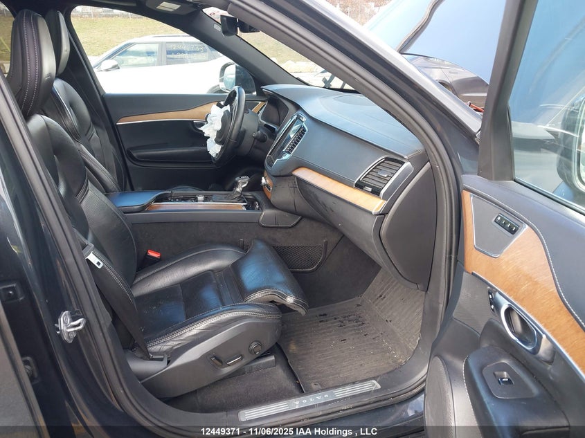 YV4A22PL2K1470860 2019 VOLVO XC90 photo no. 5