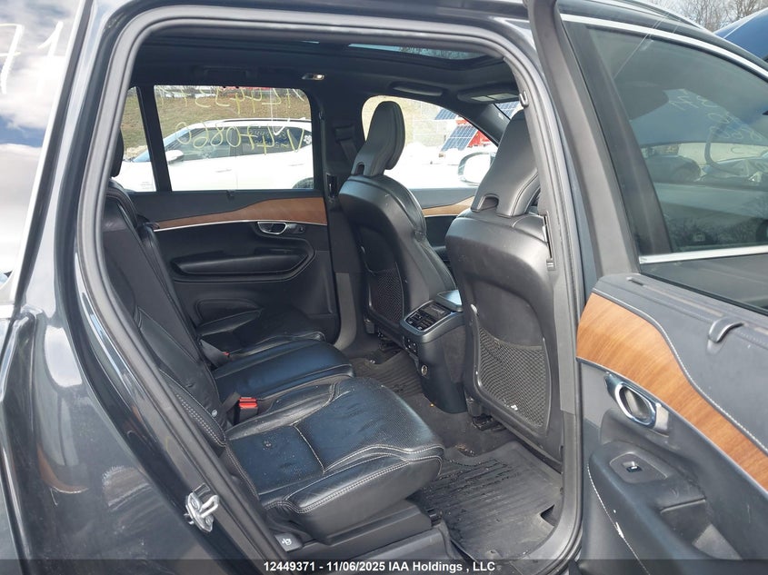 YV4A22PL2K1470860 2019 VOLVO XC90 photo no. 8