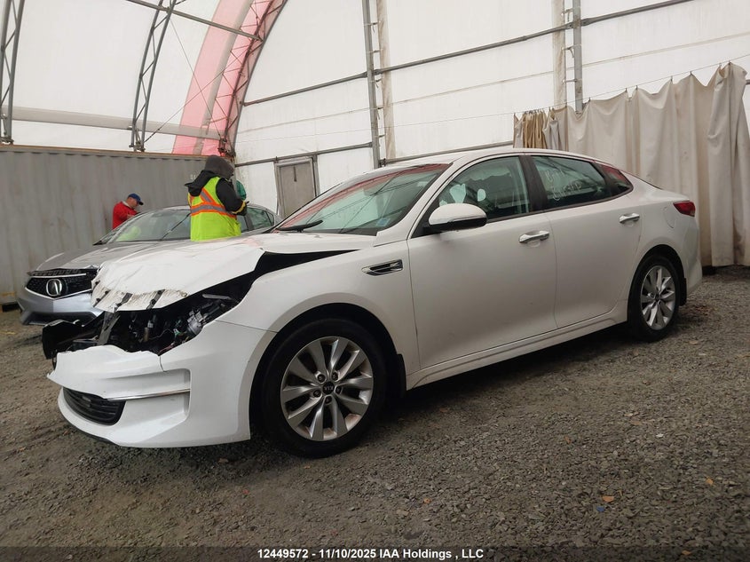 5XXGT4L3XGG103275 2016 KIA OPTIMA photo no. 2