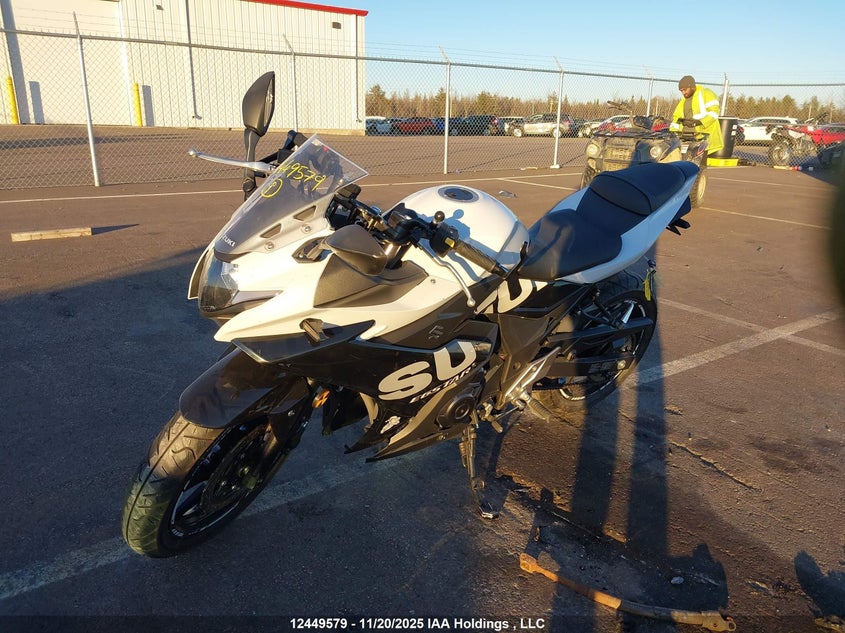 LC6DN11AXM1100022 2021 SUZUKI GSX photo no. 2