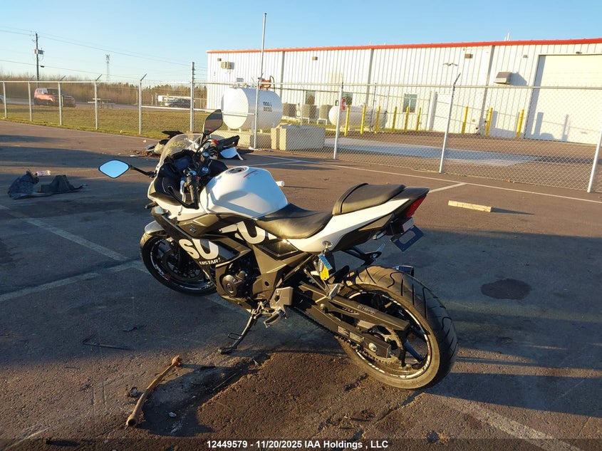 LC6DN11AXM1100022 2021 SUZUKI GSX photo no. 3