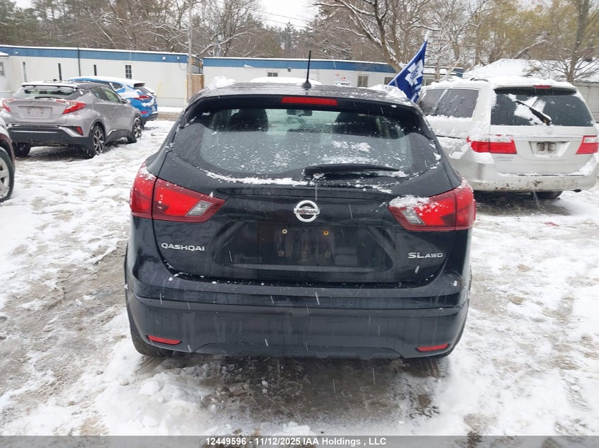 JN1BJ1CR4JW209748 2018 NISSAN ROGUE photo no. 15