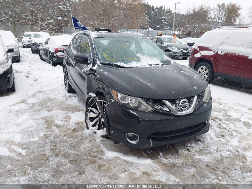 JN1BJ1CR4JW209748 2018 NISSAN ROGUE photo no. 3
